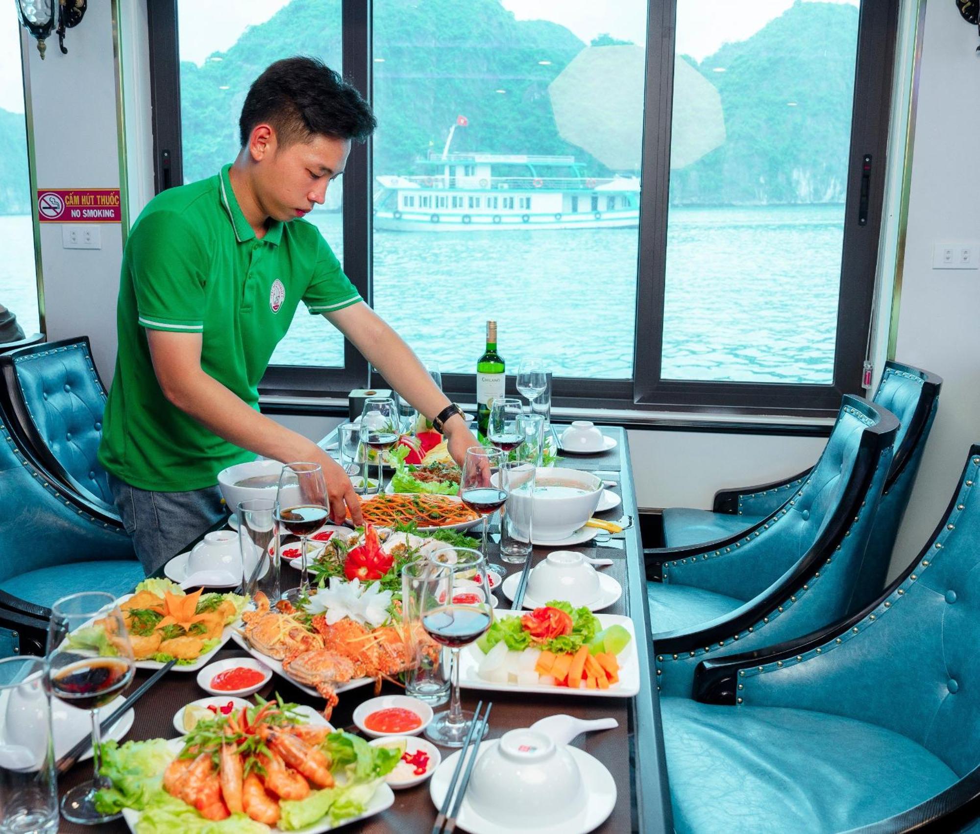 Cat Ba Violet Hotel Chan Chau Екстериор снимка